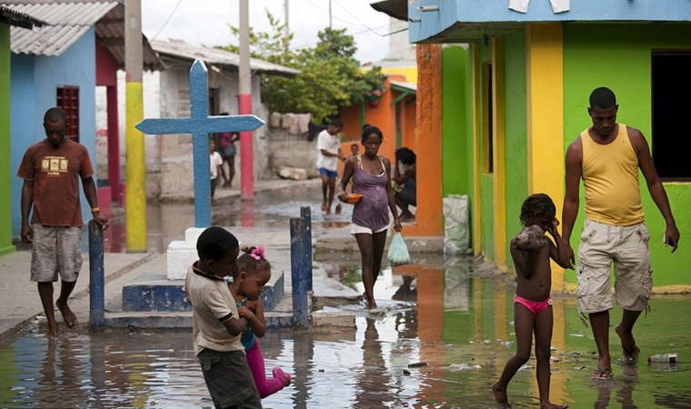 'Dünyanın en kalabalık yeri...' 10 dönümlük adada 1200 kişi nasıl yaşıyor?