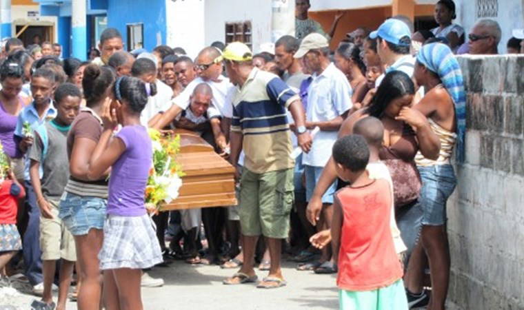 'Dünyanın en kalabalık yeri...' 10 dönümlük adada 1200 kişi nasıl yaşıyor?