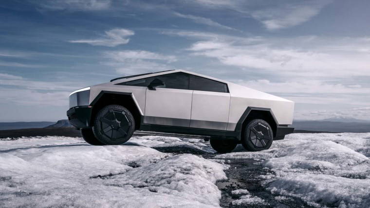 Gaz pedalı basılı kalıyor! Tesla modelinde hayati tehlike: Teslimatlar durduruldu!