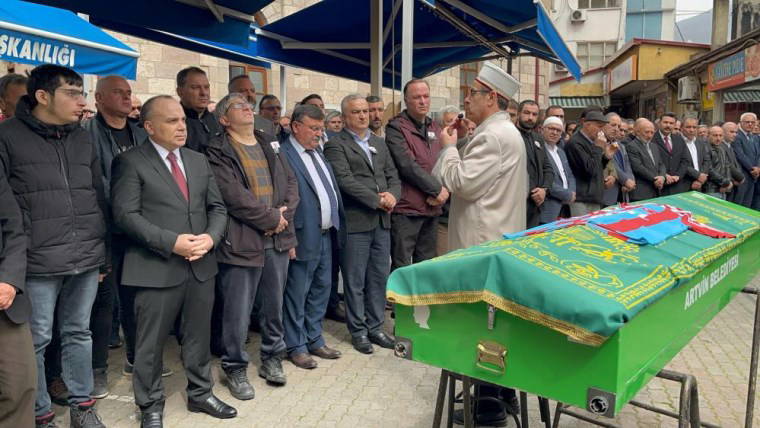 Trafik kazasında hayatını kaybeden İHA Artvin eski muhabiri Tolga Gül son yolculuğuna uğurlandı