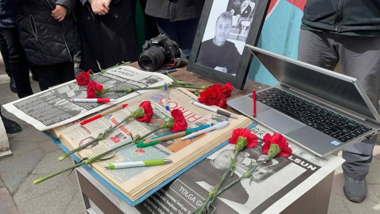 Trafik kazasında hayatını kaybeden İHA Artvin eski muhabiri Tolga Gül son yolculuğuna uğurlandı