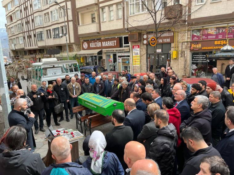 Trafik kazasında hayatını kaybeden İHA Artvin eski muhabiri Tolga Gül son yolculuğuna uğurlandı