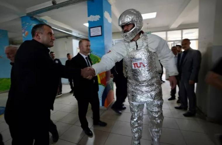 Yerel seçimler renkli görüntülere sahne oldu!