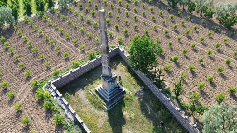 Şeftali bahçesinin tam ortasından 2 bin yıllık tarih çıktı!
