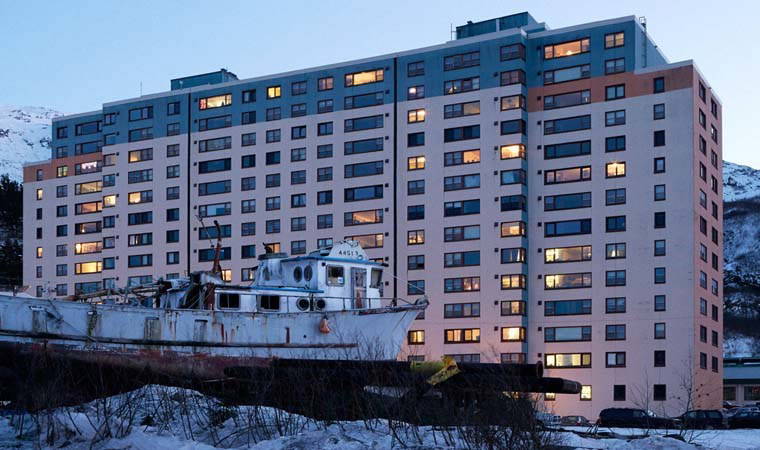 Tüm nüfus aynı binada: Karakol da kilise de aynı yerde
