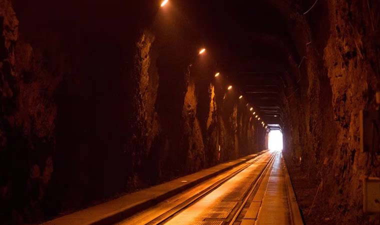 Tüm nüfus aynı binada: Karakol da kilise de aynı yerde