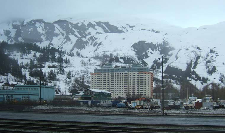 Tüm nüfus aynı binada: Karakol da kilise de aynı yerde