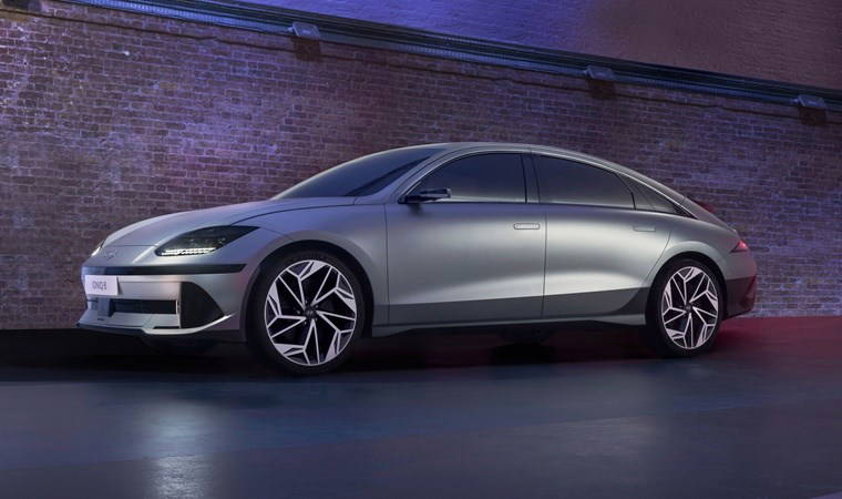 Elektrikli 'süper araba' yarışı hızlandı! Hangi marka, hangi modeli üretiyor?