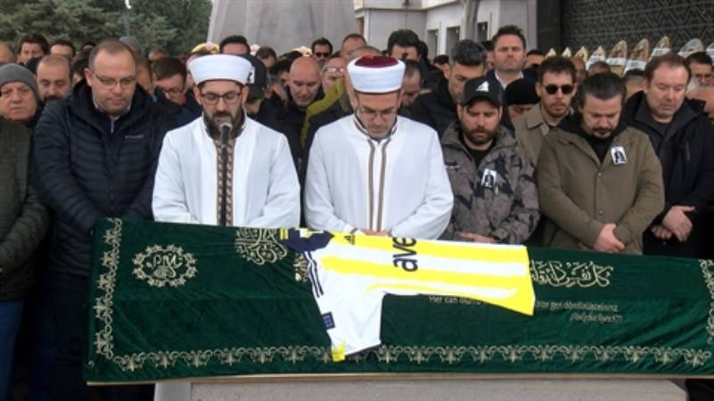 Motosiklet kazasında hayatını kaybeden ünlü oyuncu Efe Deprem, son yolculuğuna uğurlandı