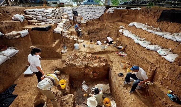 1300 yıllık mezardan paha biçilmez hazineler çıktı! 'Altın kaplı balina dişi' detayı...