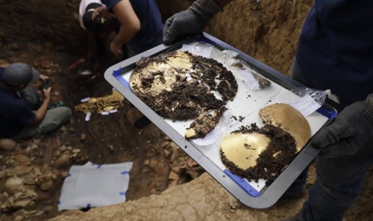 1300 yıllık mezardan paha biçilmez hazineler çıktı! 'Altın kaplı balina dişi' detayı...