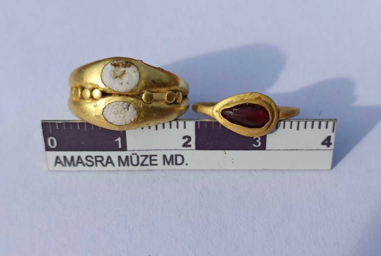 Lojman inşaatı için kazdılar, 4 mezar buldular! Roma dönemine ait eşyalarla dolu...