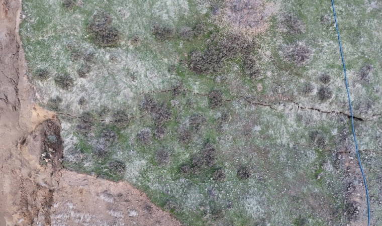 Elazığ depremi Bingöl'ü vurdu: Su kanalında kayma ve yarıklara neden oldu