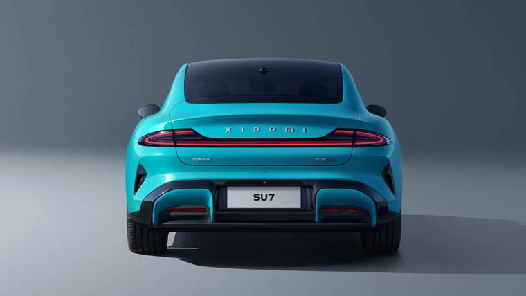 Xiaomi SU7, Porsche Taycan'ı geride bırakan performansı yarı fiyatına sunuyor! 5 dakikada 350 kilometre menzil...