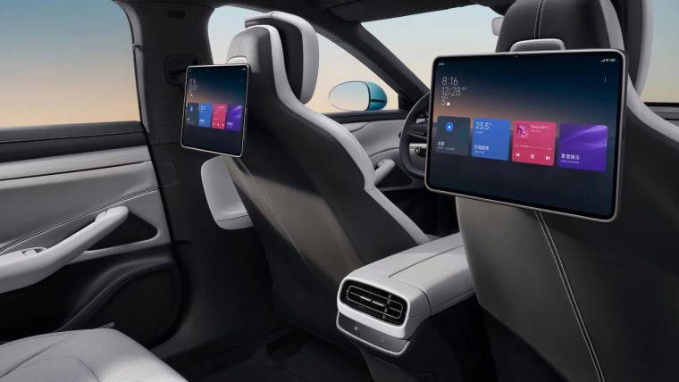 Xiaomi SU7, Porsche Taycan'ı geride bırakan performansı yarı fiyatına sunuyor! 5 dakikada 350 kilometre menzil...