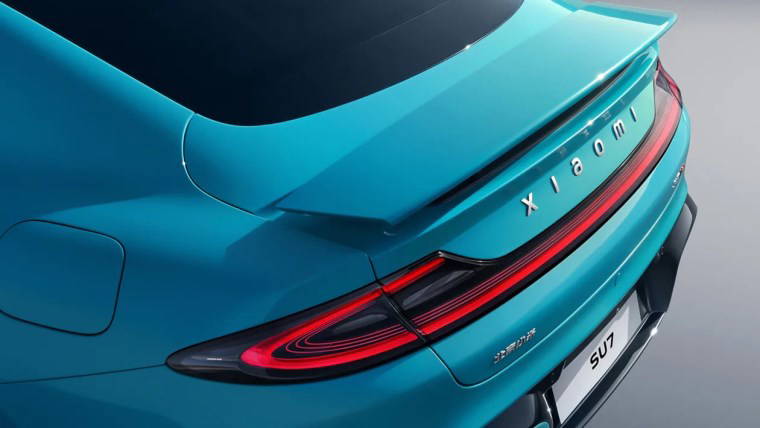 Xiaomi SU7, Porsche Taycan'ı geride bırakan performansı yarı fiyatına sunuyor! 5 dakikada 350 kilometre menzil...