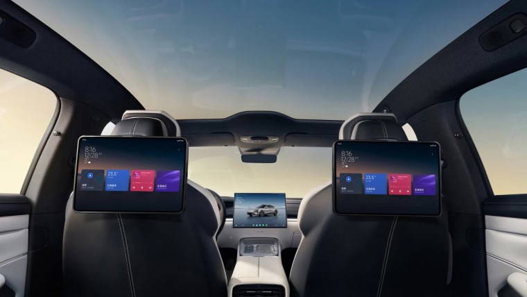 Xiaomi SU7, Porsche Taycan'ı geride bırakan performansı yarı fiyatına sunuyor! 5 dakikada 350 kilometre menzil...