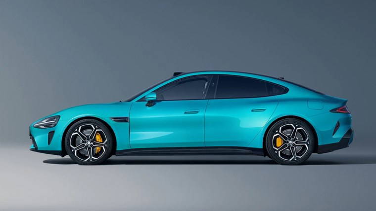 Xiaomi SU7, Porsche Taycan'ı geride bırakan performansı yarı fiyatına sunuyor! 5 dakikada 350 kilometre menzil...