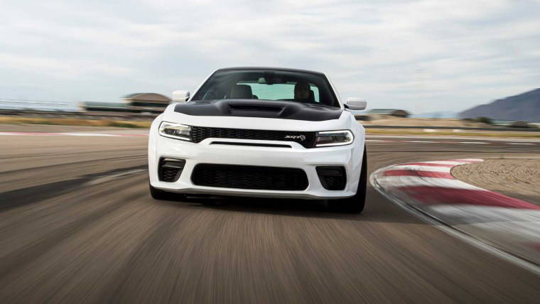 Süper hızlı 727 beygirlik o modeli kullanmak yasaklandı: Dikkatsiz araç kullanmaya ilginç ceza...