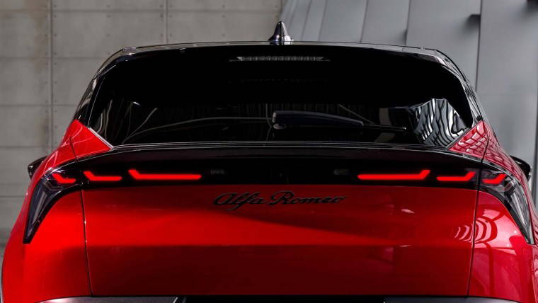 Alfa Romeo Milano teknik özellikleri ve fiyatı: Yeni model Türkiye'ye geliyor...