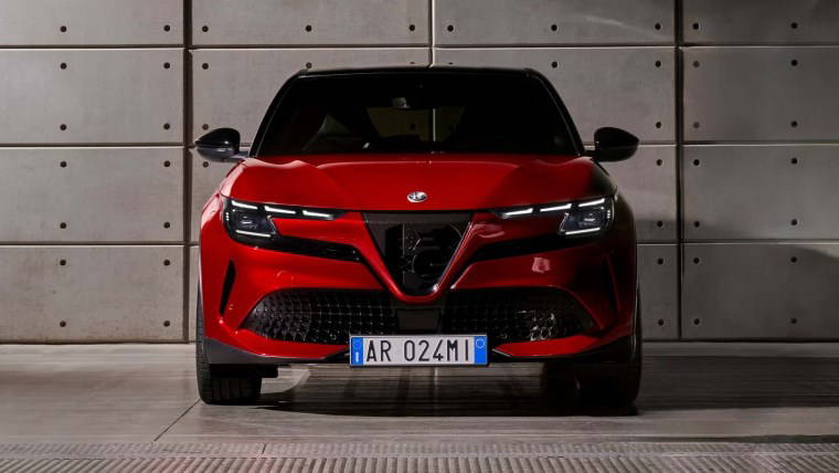 Alfa Romeo Milano teknik özellikleri ve fiyatı: Yeni model Türkiye'ye geliyor...