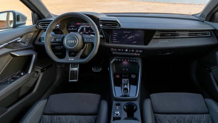 2024 Audi S3 ortaya çıktı: Daha fazla güç ve Akrepovic egzoz seçeneği ile geliyor...