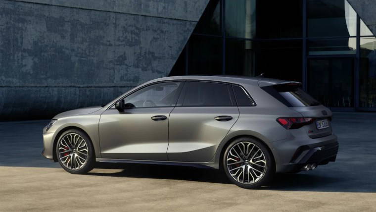 2024 Audi S3 ortaya çıktı: Daha fazla güç ve Akrepovic egzoz seçeneği ile geliyor...