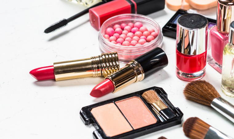 Dermatoloji uzmanından 'cilt bariyeri' uyarısı: Makyaj yapmadan bir daha düşünün...