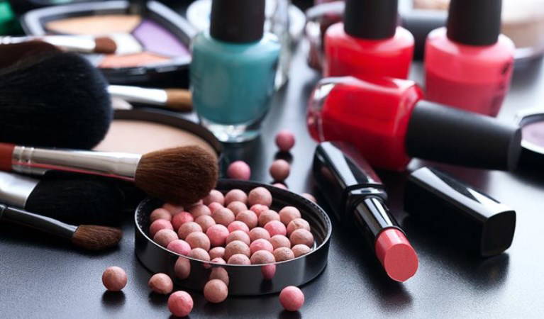 Dermatoloji uzmanından 'cilt bariyeri' uyarısı: Makyaj yapmadan bir daha düşünün...