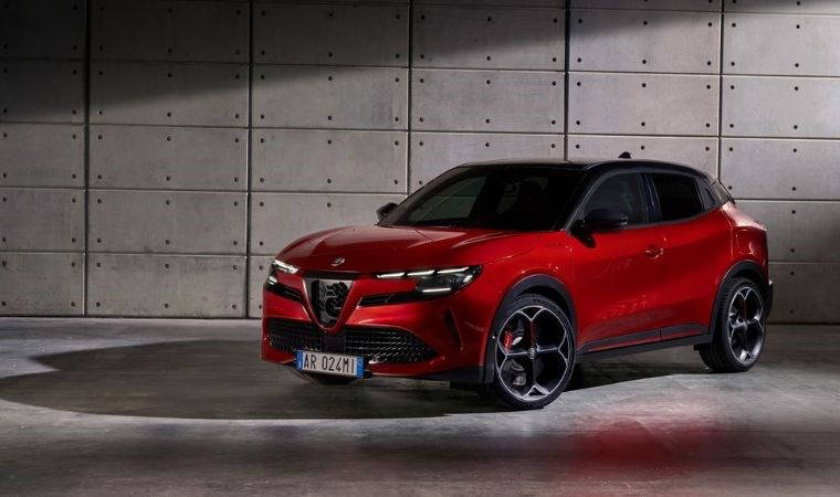 Alfa Romeo Milano ortalığı karıştırdı! İtalyan Bakan sert çıktı: Modelin ismi değişti...