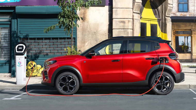 Yeni Citroen C3 tanıtıldı: Benzinli, hibrit ve elektrikli seçenekleri ile geliyor...
