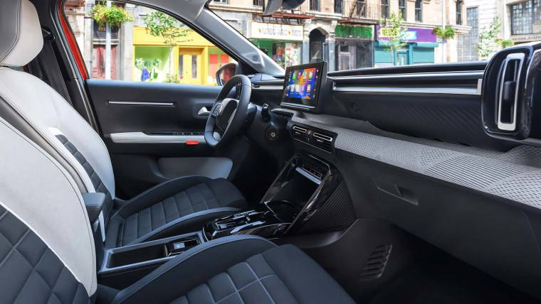 Yeni Citroen C3 tanıtıldı: Benzinli, hibrit ve elektrikli seçenekleri ile geliyor...