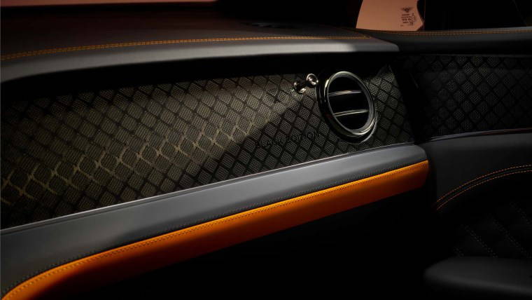 Bentley'den 105 yıl sonra bir ilk: Bentayga Black Edition ile geri döndü...