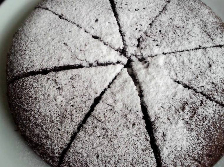 Dışı kıtır kıtır, iyi yumuşacık bir lezzet: İsveç keki (Kladdkaka) tarifi...