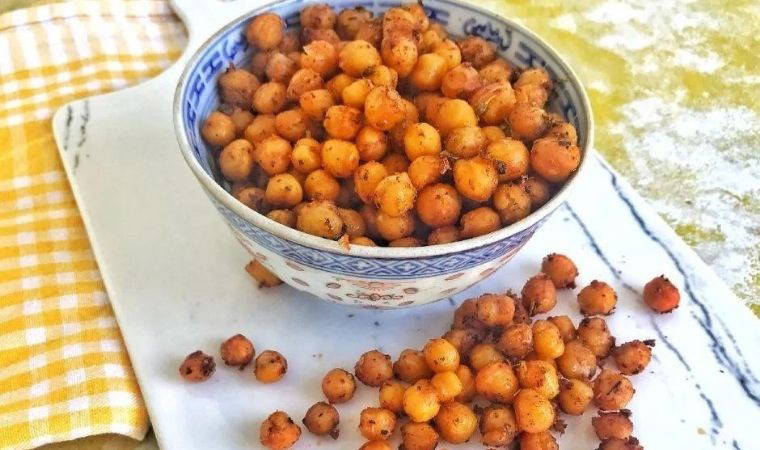 Çayın yanına hem pratik hem de sağlıklı bir eşlikçi: Nohut çerezi tarifi...