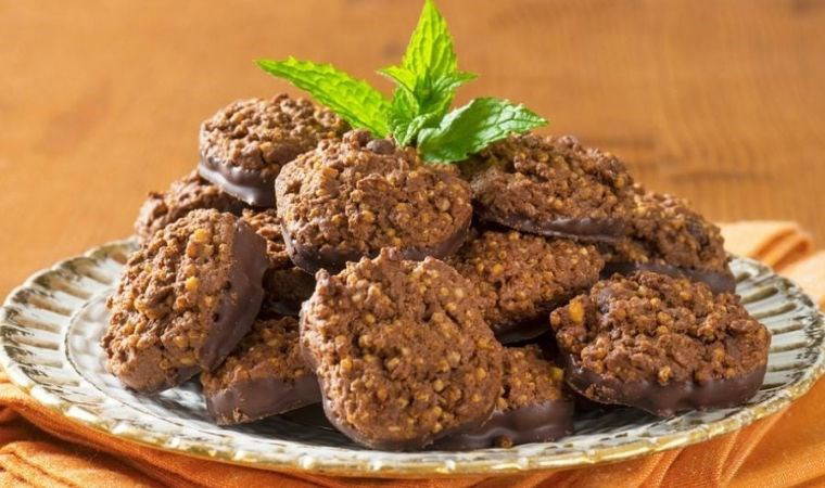 Hem pratik hem sağlıklı: Glutensiz muzlu ve incirli kurabiye tarifi...