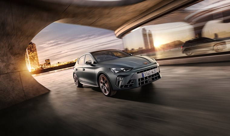 Yeni Cupra Leon ortaya çıktı: 333 beygir güç drift modu ve 4 çeker!