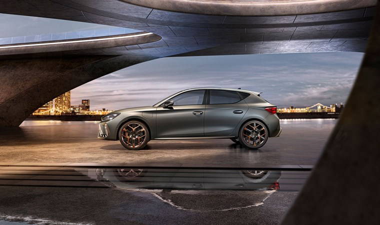 Yeni Cupra Leon ortaya çıktı: 333 beygir güç drift modu ve 4 çeker!