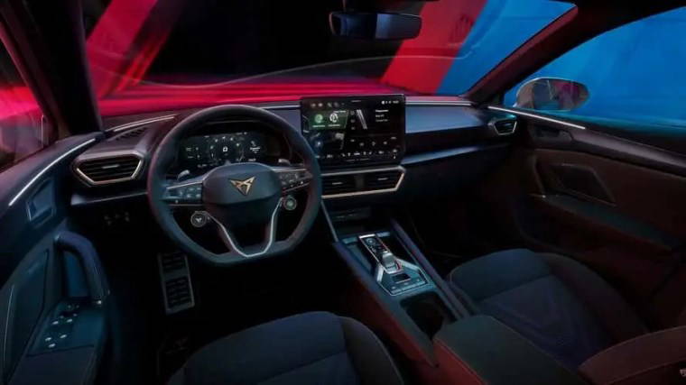 Yeni Cupra Leon ortaya çıktı: 333 beygir güç drift modu ve 4 çeker!