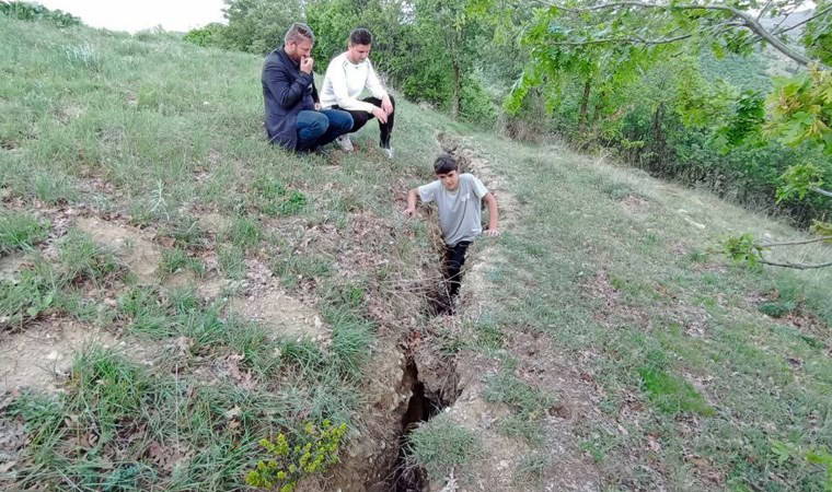 Tokat’ta 5.6'lık deprem sonrası 'insan boyunda' çatlaklar oluştu