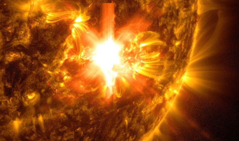 Güneş'te patlama: NASA fotoğraflarını paylaştı