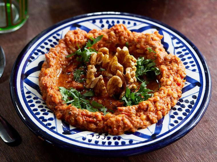 Pazar kahvaltılarınızın vazgeçilmezi olacak: Muhammara tarifi...