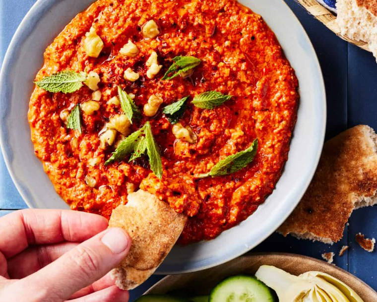 Pazar kahvaltılarınızın vazgeçilmezi olacak: Muhammara tarifi...