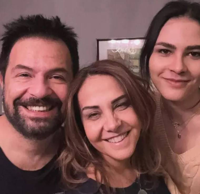 Çiçek Dilligil ve Bora Öztoprak'ın oğulları cinsiyet değiştirmeye hazırlanıyordu... Dilligil'den Anneler Günü'nde paylaşım