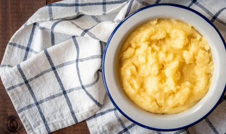 Pratikliğiyle İtalyan mutfağının vazgeçilmez mezesi sofralarınıza renk katacak: Polenta tarifi...