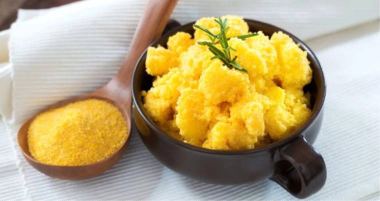 Pratikliğiyle İtalyan mutfağının vazgeçilmez mezesi sofralarınıza renk katacak: Polenta tarifi...