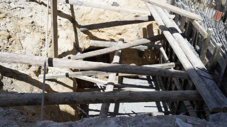 Başakşehir’de ilginç olay: İnşaat çalışması sırasında mağara ve kanal bulundu