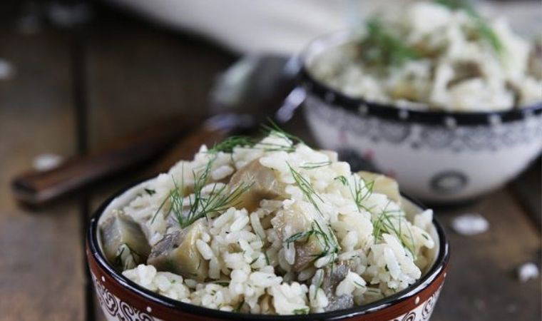 Bahar mevsimine çok yakışan bir lezzet: Enginarlı pilav tarifi...