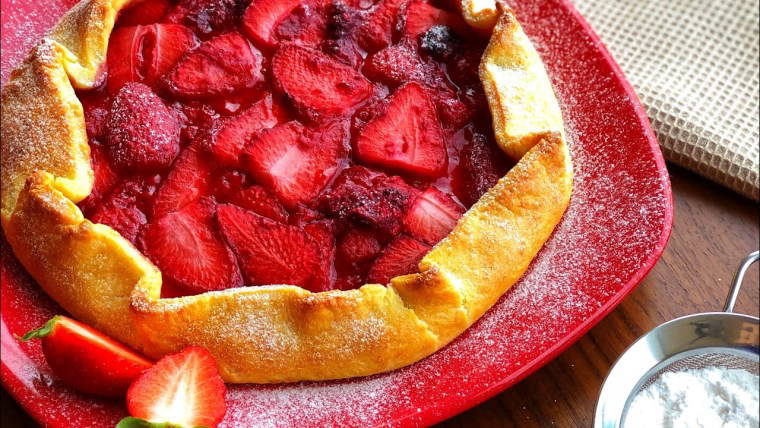 Bu tatlı sizi büyüleyebilir: Çilekli galette tarifi...