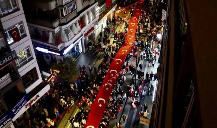 Samsun'da 1919 metre uzunluğundaki Türk bayrağı açıldı